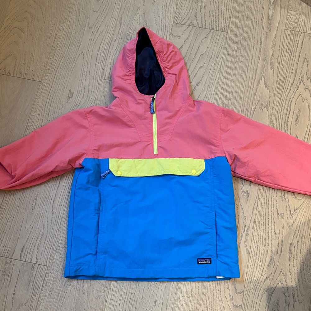 Kids Patagonia Pink, blue and bright yellow anorak Jacket like new